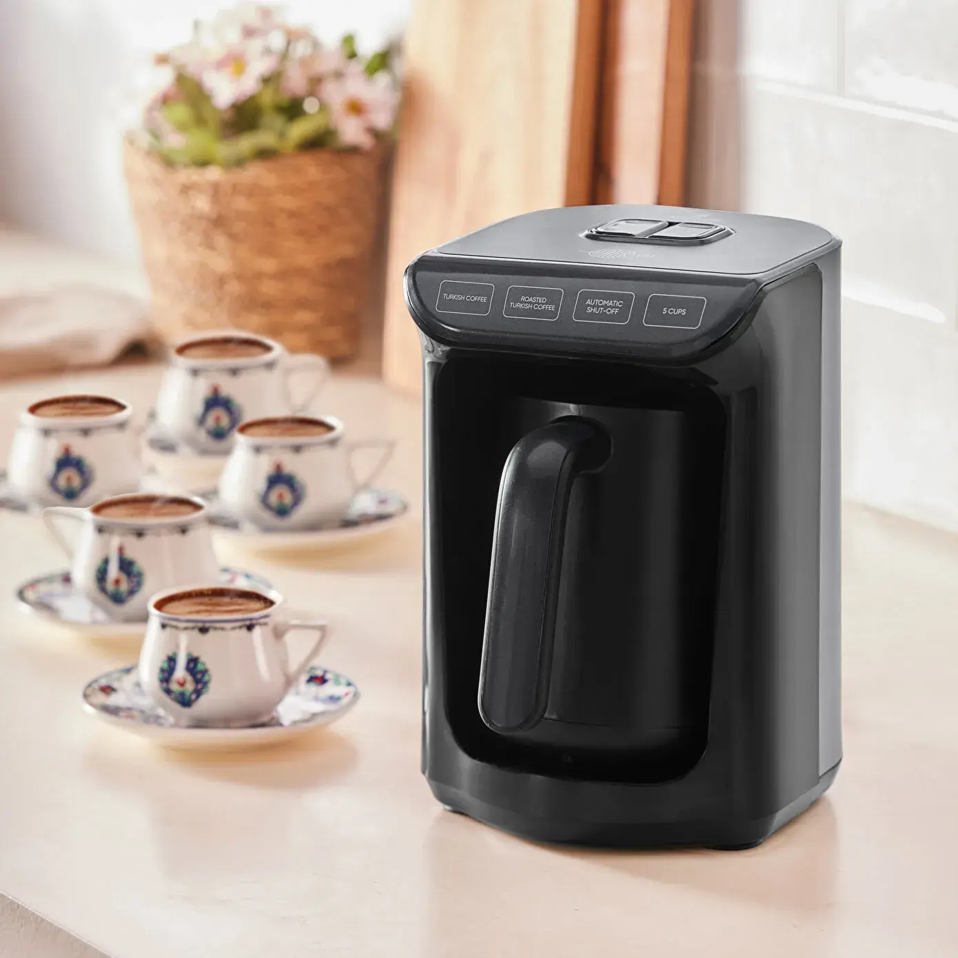 Karaca Hatır Közde Türk Kahvesi ve Türk Kahve Makinesi Shiny Black 5 Fincan Kapasiteli Bol Köpüklü