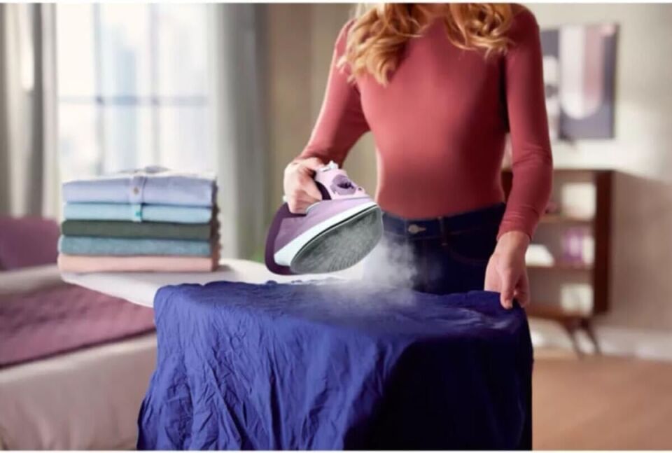 Philips 5000 Serisi Buharlı Ütü 2400W, 180g Şok Buhar, SteamGlide, 40g/dk Sürekli Buhar, DST5020/30