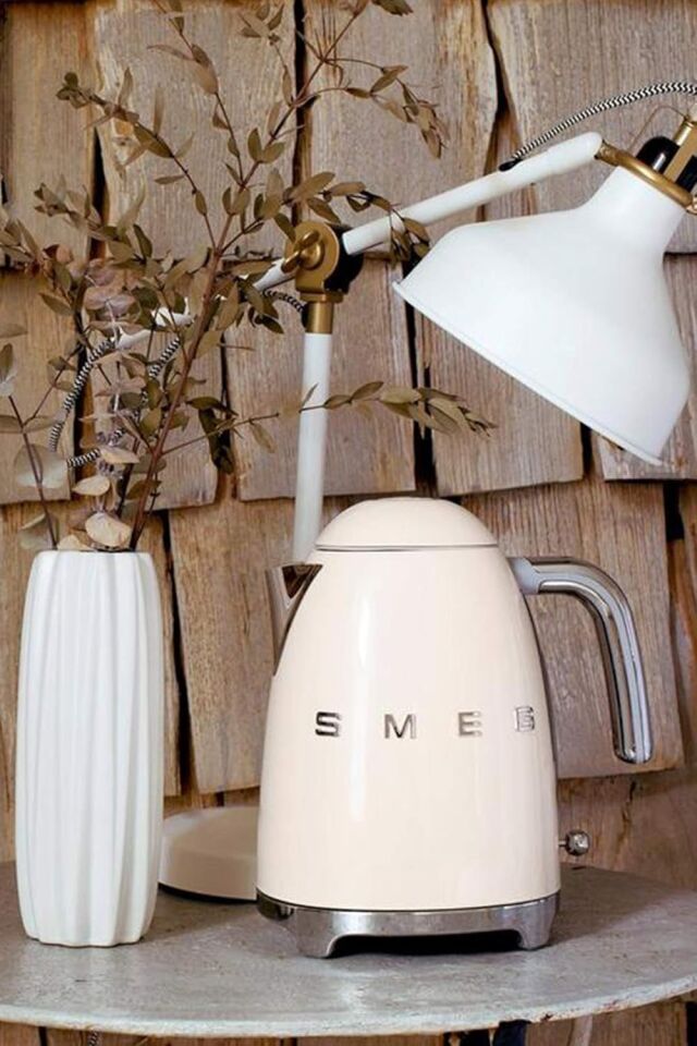 Smeg 50’s Style Krem Retro Krem Kettle Klf03creu